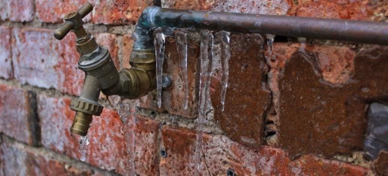DYI Tricks to Protect Your Pipes from Freezing